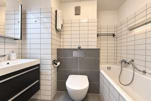 Wohnen zwischen Rhein & Schlosspark – großzügige 3-Zi-Whg. mit Balkon und 2 TG-Plätzen in Urdenbach – 40593 Urdenbach, Düsseldorf – Vorschaubild 11