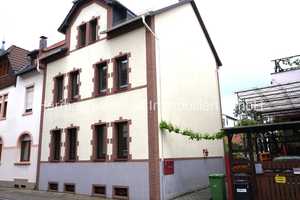 Charmantes Zweifamilienhaus mit vielfältigen Ausstattungsmerkmalen – Larochestraße 00, 63075 Offenbach am Main – Vorschaubild 1
