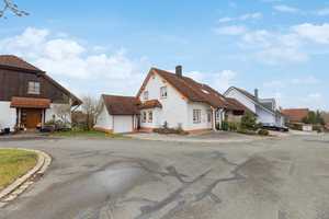 Charmante Doppelhaushälfte mit Garten und Garage in Top-Lage nahe Klinikum – Bayreuth – Vorschaubild 2