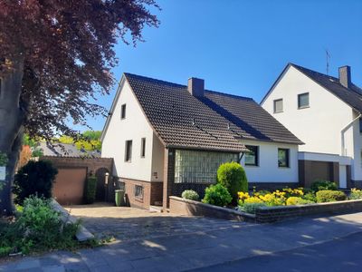 Wohnen mit viel Platz – Großzügiges Einfamilienhaus mit Wintergarten, Sauna und zwei Garagen