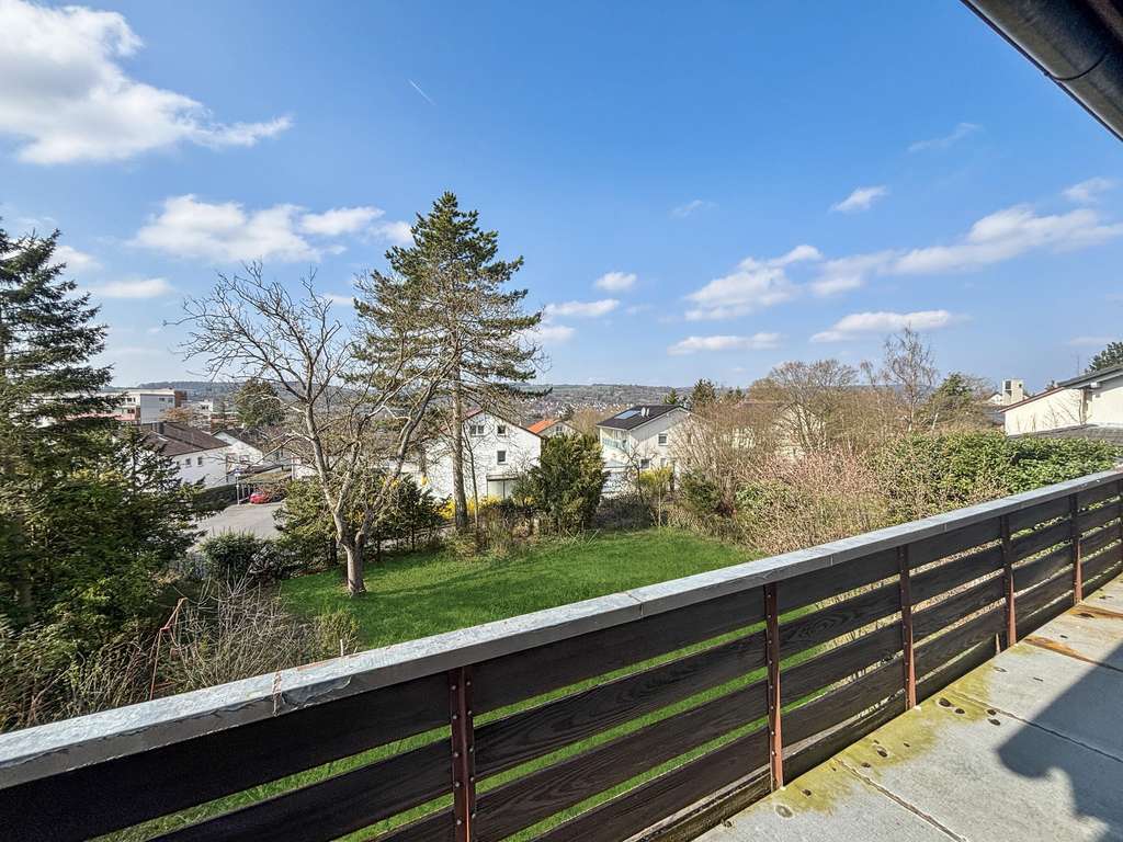 Immobilie in Veitshöchheim - Zuhause mit viel Platz und schöner Aussicht! - Bild 3