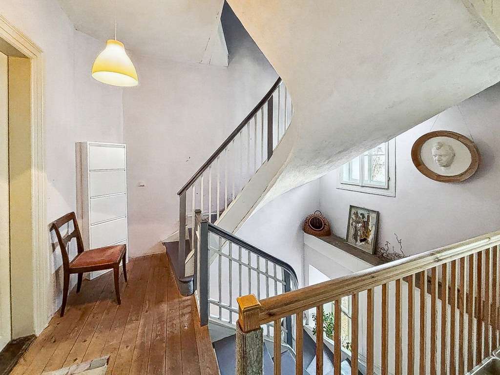 Immobilie in Weimar - Denkmalschutz - Vermietete 4‑Zimmer‑Wohnung im historischen Hummelhaus im Weimar - Bild 1