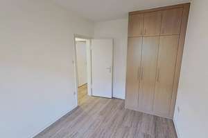 Viel Raum zum Leben: Gepflegte 4-Zimmer-Wohnung mit Balkon, Einbauschränken & 2 Bädern – Am Heilandsfrieden 11, 33104 Schloß Neuhaus, Paderborn – Vorschaubild 6