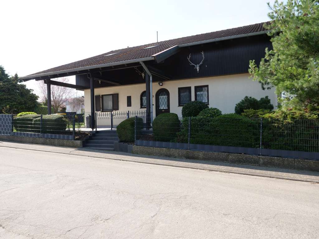 Immobilie in Saulheim - Wohnen in direkter Feldrandlage – Großzügiges Zuhause mit Garten, Terrasse & Balkon! - Bild 1