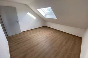 Helle 4-Zimmer Dachgeschosswohnung in Regensburg-Ost – Die vollständige Adresse der Immobilie erhältst du vom Anbieter., 93055 Ostenviertel, Regensburg – Vorschaubild 3