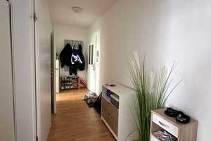 Tageslichtdurchflutete 3-Raumwohnung mit Einbauküche – WG geeignet! – Cranachstraße 6, 4177 Leipzig – Vorschaubild 2