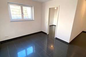 Moderne 2-Zimmer-Einliegerwohnung mit Einbauküche & separatem Eingang – Am Eglenbach 21, 73035 Göppingen – Vorschaubild 10