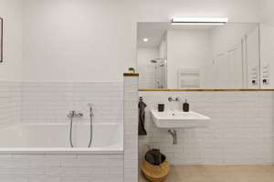 Luxurious, freshly renovated 4 room apartment in Prenzlauer Berg in the heart of Berlin – Die vollständige Adresse der Immobilie erhältst du vom Anbieter., 10405 Prenzlauer Berg, Berlin – Vorschaubild 28