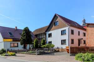 Einfamilienhaus mit Scheune und Nebengebäude in Oberkatz – Die vollständige Adresse der Immobilie erhältst du vom Anbieter., 36452 Oberkatz – Vorschaubild 1
