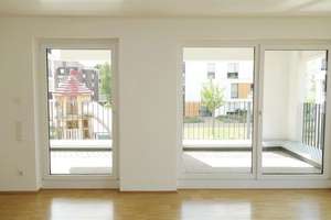 Bodentiefe Fenster - sehr helle, repräsentative 2 Zimmer Wohnung mit Einbauküche und Loggia – An der Lingenmühle 6, 41061 Gladbach, Mönchengladbach – Vorschaubild 5