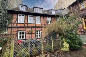 Eigennutz und Kapitalanlage -  Mehrfamilienhaus mit 3 Wohnungen  – Die vollständige Adresse der Immobilie erhältst du vom Anbieter., 19055 Schelfstadt, Schwerin – Vorschaubild 1