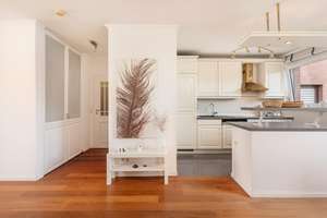 Stilvolle 3 Zi.-ETW im 1. OG mit West-Loggia, Küche und Stellplatz * gepflegte Anlage