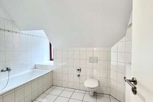 renovierte 4-Zimmer-Dachgeschosswohnung mit neuer Einbauküche – Ehranger Str. 4, 54293 Ehrang/Quint, Trier – Vorschaubild 9