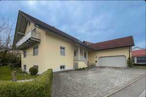 Geräumiges, preiswertes und gepflegtes 7-Zimmer-Einfamilienhaus mit EBK in Hohenthann