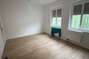 3,5-Wohnung (3er-WG-geeignet) mit Küche und hohen Decken
