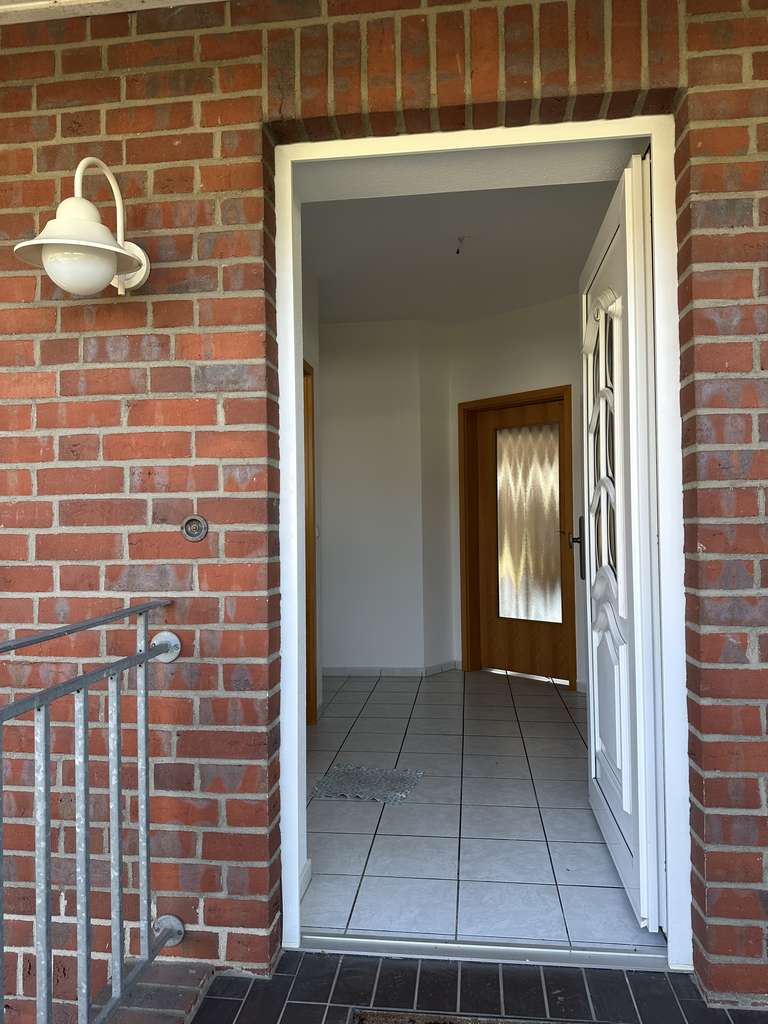 Immobilie in Boostedt - Das reinste Raumwunder: Reihenhaus mit Vollkeller und Garage - Bild 2