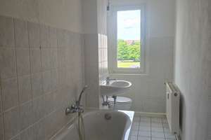Tolle 3 -Raumwohnung mit Tageslichtbad und Balkon! – Straße der Einheit 21, 39624 Kalbe (Milde) – Vorschaubild 4