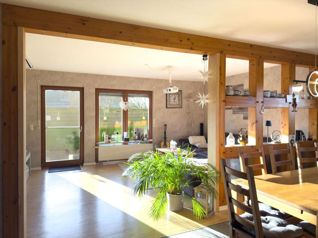 Immobilie in Reher - Familienfreundliches Zweifamilienhaus mit Pool und Photovoltaik - Bild 4