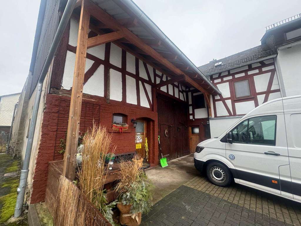 Immobilie in Hohenahr - Einfamilienhaus mit Scheune in Hohenahr - Bild 1