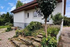 Einfamilienhaus in Feldrandlage – sanierungsbedürftig mit Entwicklungspotenzial – Die vollständige Adresse der Immobilie erhältst du vom Anbieter., 74196 Neuenstadt am Kocher – Vorschaubild 2