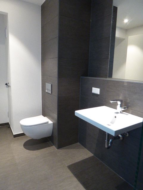 Eden Tower 25 OG. V-E-R-M-I-E-T-E-T... image