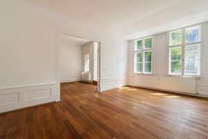 Großzügige Altbauwohnung mit Balkon in zentraler Lage von Karlsruhe – Die vollständige Adresse der Immobilie erhältst du vom Anbieter., 76133 Südweststadt, Karlsruhe – Vorschaubild 2