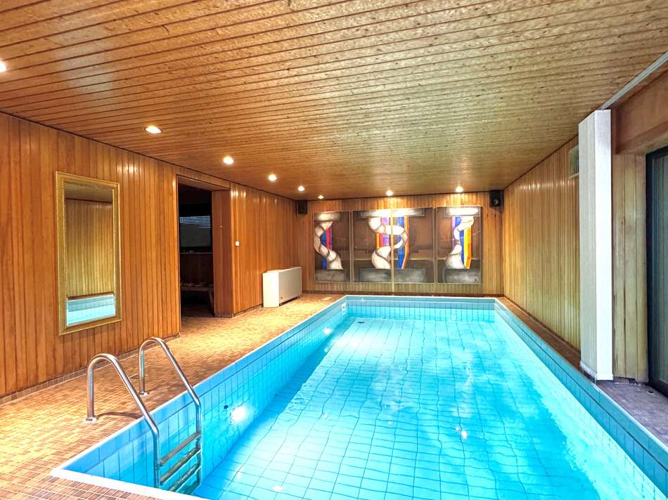 Schwimmbad (2)