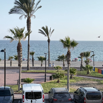 Großes Dreifamilienhaus am Strand zu verkaufen