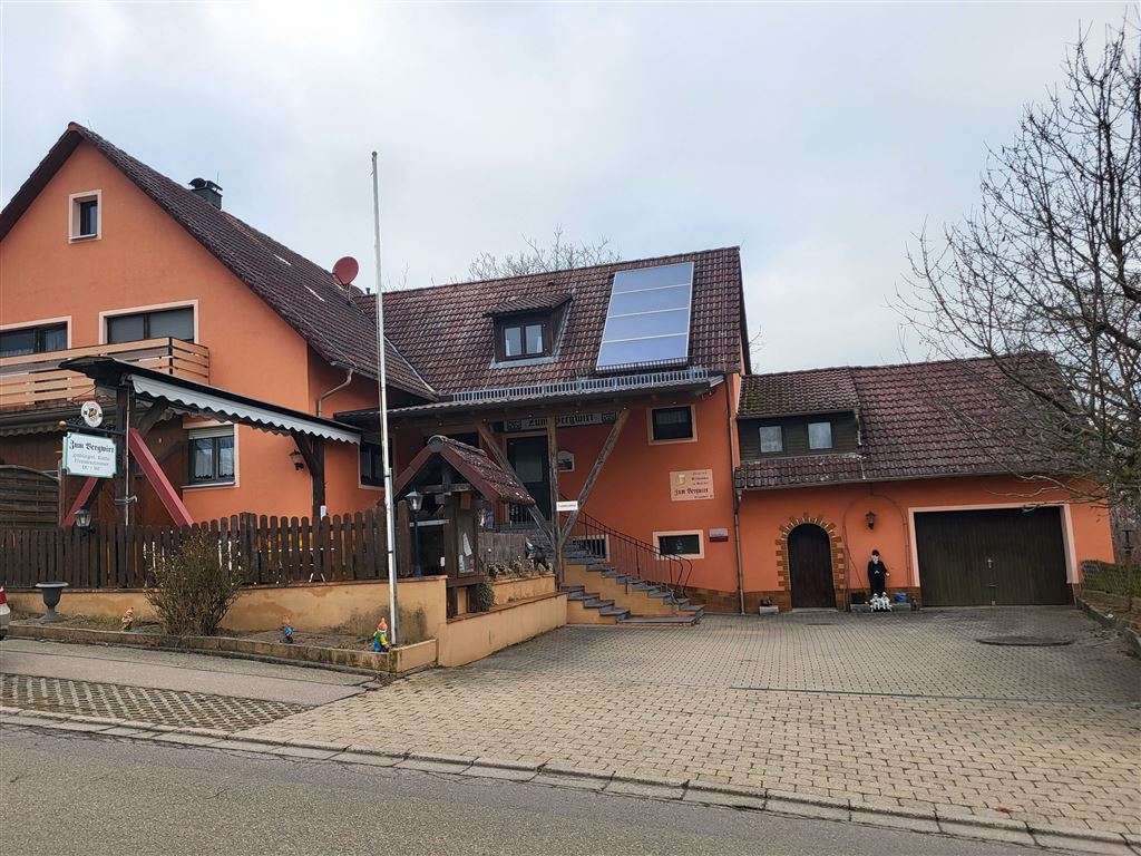 Immobilie in Schillingsfürst - „WOHNHAUS MIT VIELEN NUTZUNGSMÖGLICHKEITEN“ EFH MIT GEW. ERWEITERUNG IN 91583 SCHILLINGSFÜRST - Bild 0