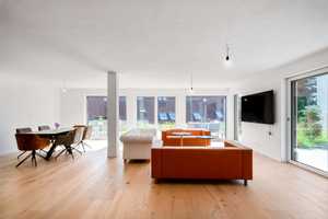 Eine sichere Entscheidung. Modernes Zweifamilienhaus, hochwertige Ausstattung, KfW55, Garten, Garage – Breisgau-Hochschwarzwald (Kreis) – Vorschaubild 9