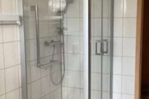 Geräumige 2-Raum-Wohnung mit DUSCHE ++ BALKON ++ ebenerdiger AUFZUG