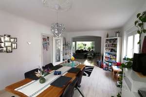 Innenstadt MG: Großzügige Wohnung mit gr. Wohn-/Esszimmer in ruhiger Lage