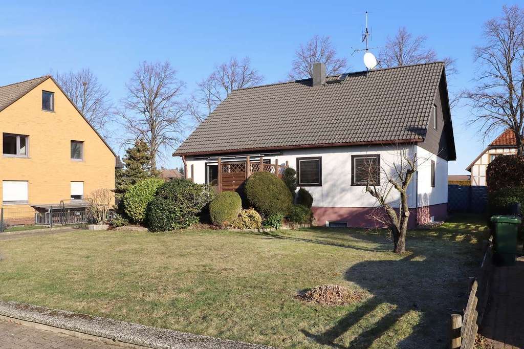 Immobilie in Nordstemmen - Freistehendes Einfamilienhaus mit Garten und Ausbaureserve im DG in ruhiger Lage von Nordstemmen - Bild 2