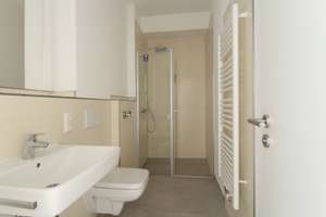 ** Helle 4 Zimmer im Dachgeschoss * offene Küche mit EBK * 2 Bäder * Loggia ** – Beckerstraße 3, 4179 Neulindenau, Leipzig – Vorschaubild 9