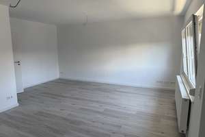 Erstbezug nach Kernsanierung: Großzügige Helle 3Zi.-Wohnung mit EBK & Balkon in Reutlingen – Die vollständige Adresse der Immobilie erhältst du vom Anbieter., 72762 Reutlingen-Mitte, Reutlingen – Vorschaubild 2