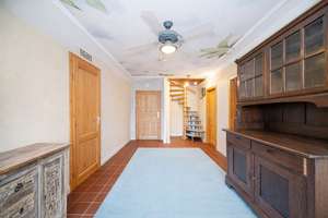 Gemütlich, hell und kunstvoll – 2,5-Zimmer-Wohnung mit 120 m² Gartenparadies – Die vollständige Adresse der Immobilie erhältst du vom Anbieter., 81249 Altaubing, München – Vorschaubild 4