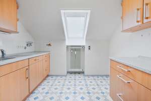 Charmante Dachgeschosswohnung in beliebter Lage von Neu-Ulm Pfuhl – Die vollständige Adresse der Immobilie erhältst du vom Anbieter., 89233 Neu-Ulm – Vorschaubild 4