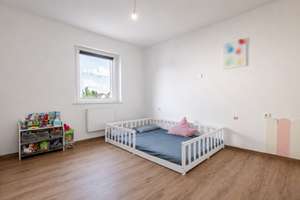 GELEGENHEIT: MFH-DHH mit 3 WE & kleiner Garten in familienfreundlicher Lage von Zuffenhausen! – Die vollständige Adresse der Immobilie erhältst du vom Anbieter., 70435 Zuffenhausen-Mitte, Stuttgart – Vorschaubild 7