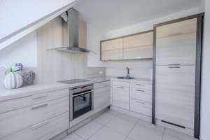 Moderne Maisonettewohnung mit Terrasse und TG-Stellplatz in begehrter Lage (provisionsfrei) – Südallee 99, 40493 Benrath, Düsseldorf – Vorschaubild 9