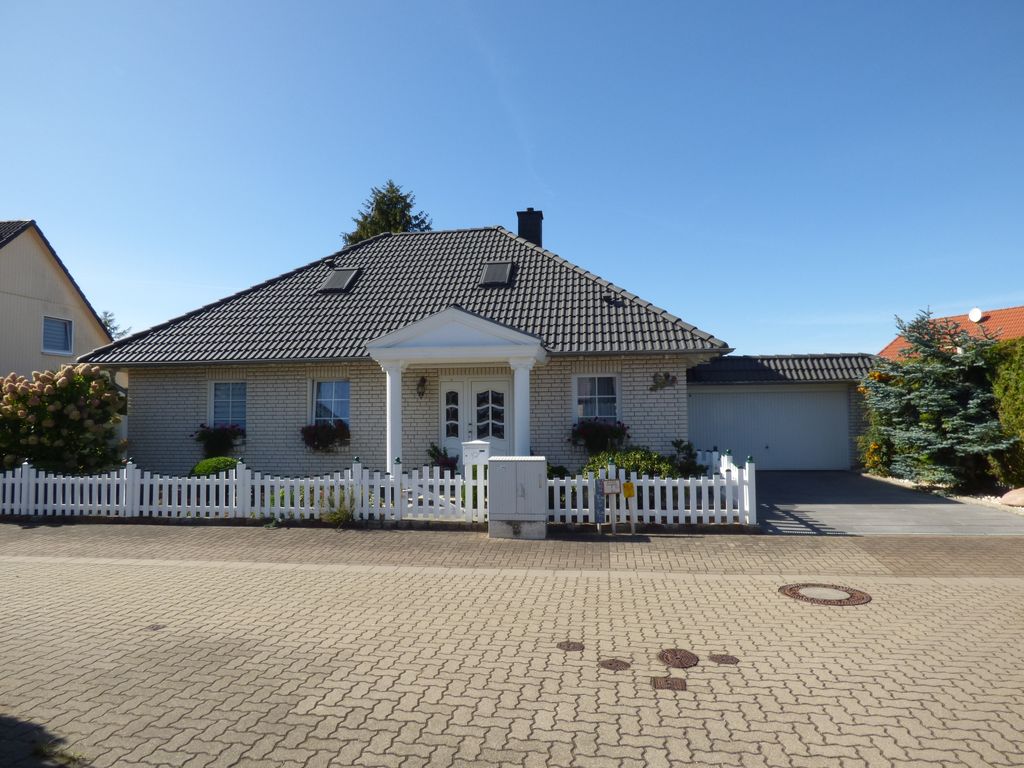 Schönes Einfamilienhaus mit Garage im schönen Osterweddingen!