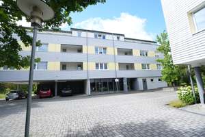 Barrierefrei, ruhig, grün und hell mit Balkon und überdachtem Stellplatz in KA-Durlach!