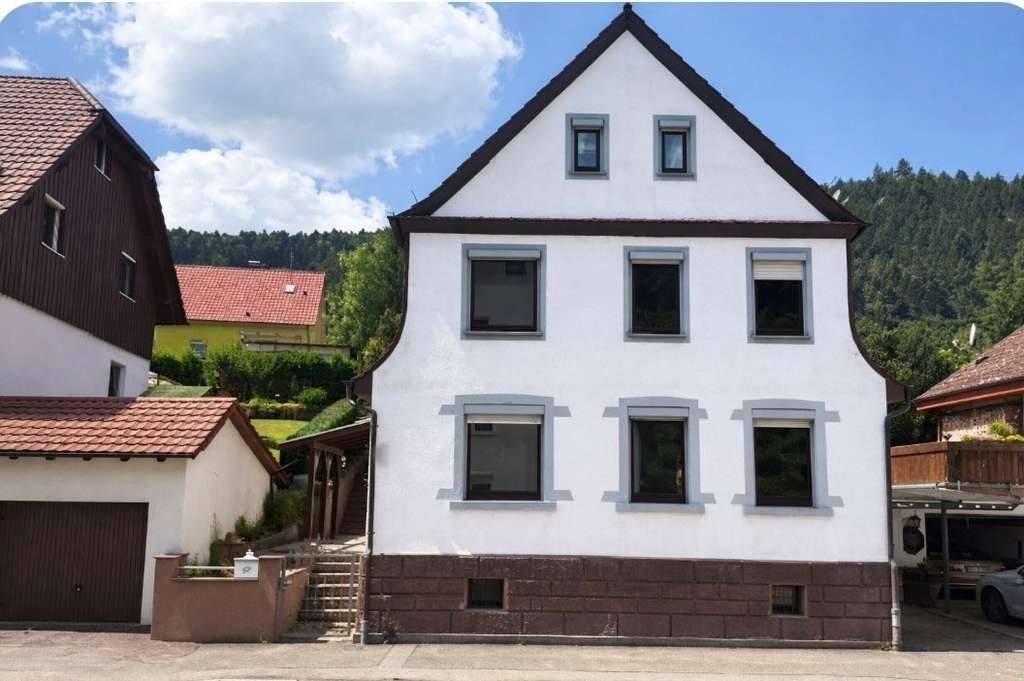 Immobilie in Unterreichenbach - Wohnen unter einem Dach - Perfekt für Familien  - Bild 0