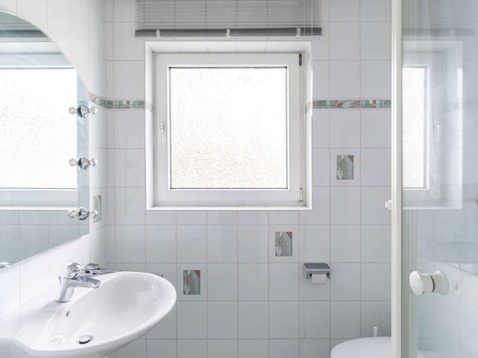 Tageslichtbad mit Dusche