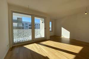 Helle 2-Zimmer Wohnung mit Balkon im 4. OG in Perlach, Alexisquartier