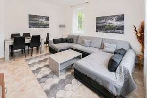 Charmante Altbauwohnung mit grünem Balkon & hohen Decken  – Die vollständige Adresse der Immobilie erhältst du vom Anbieter., 70435 Zuffenhausen-Mönchsberg, Stuttgart – Vorschaubild 2