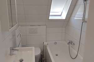 Komplett möblierte kleine 2 ZKB DG-Wohnung  – Kopernikusstraße 8, 86179 Haunstetten-Nord, Augsburg – Vorschaubild 4