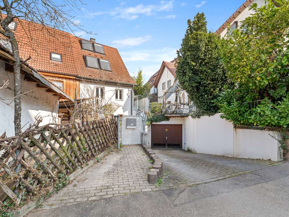 Außenansicht - Haus und TG-...