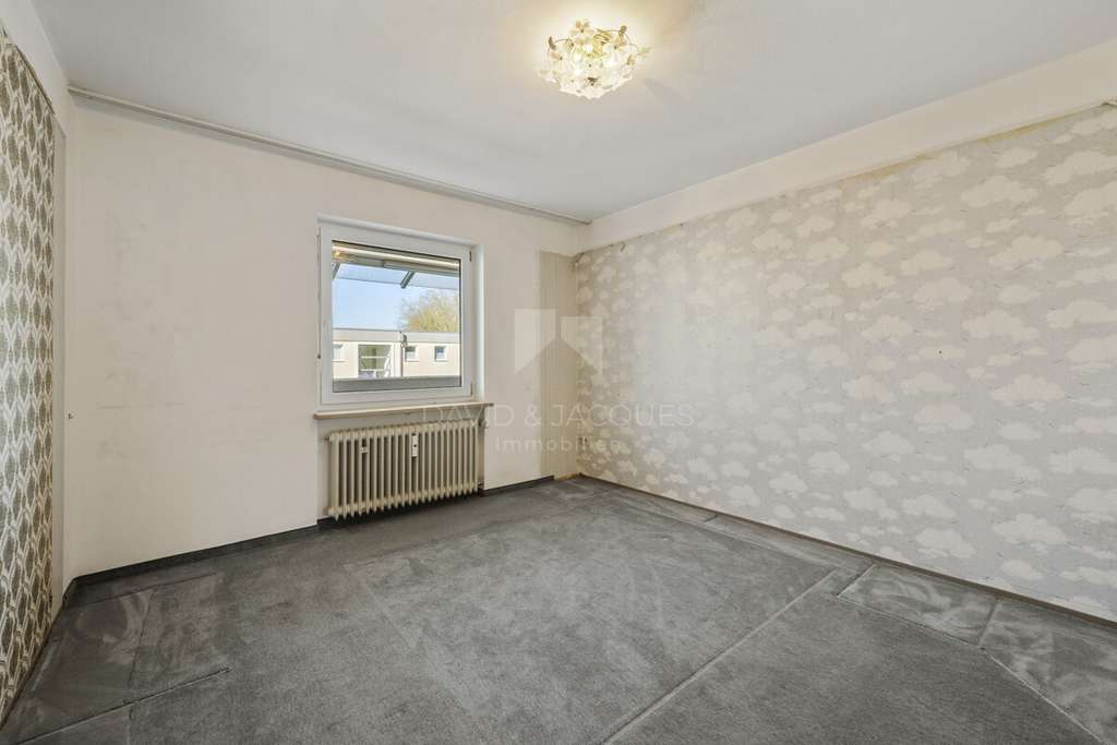 Immobilie in Erding - 3 Zimmer, Balkon, Garage – Wohnchance mit Entwicklungspotenzial in Erding - Bild 1