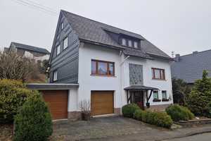 Großzügiges und gepflegtes Einfamilienhaus mit Garten und 2 Garagen in schöner Lage von Weitefeld! – Altenkirchen (Westerwald) (Kreis) – Vorschaubild 2