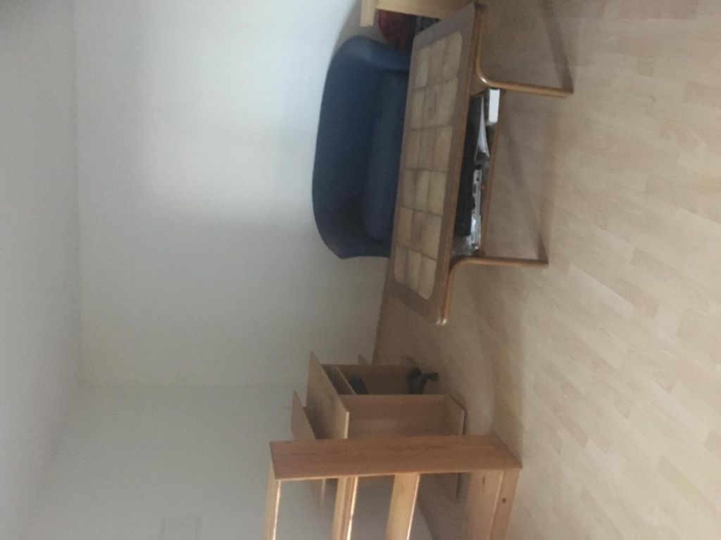 Helles großes Zimmer zu vermieten